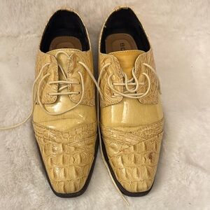 Elegant Tan Crocodile Pattern Oxfords
